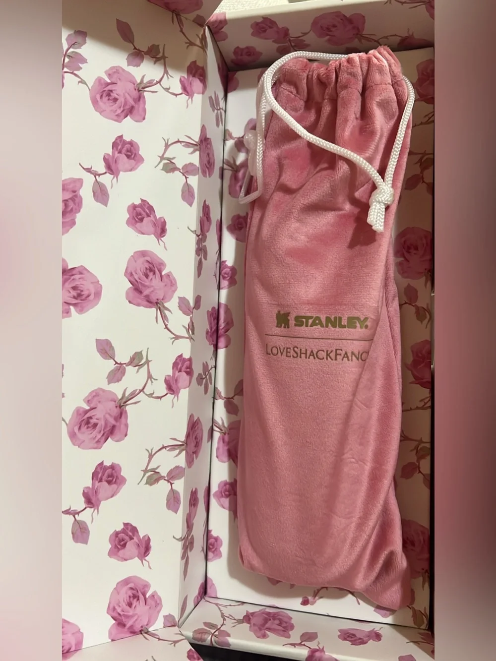 Stanley x LoveShackFancy Floral Insulated Bottle - Pink Roses - Picture 2 of 5